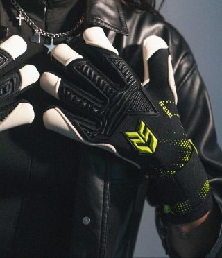 #newarrivals ✨ Tokyo’02 Pro (model 2025) ✅ Najlepšia dlaň ContactGrip ✅ Top dizajn ✅ Najlepšia priľnavosť za každého...