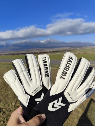 #newgloves Buenos Aires’78 Pro (model 2025) ℹ️ Rukavice s maximálnym výkonom pre top brankárov, ktorí hrajú v...